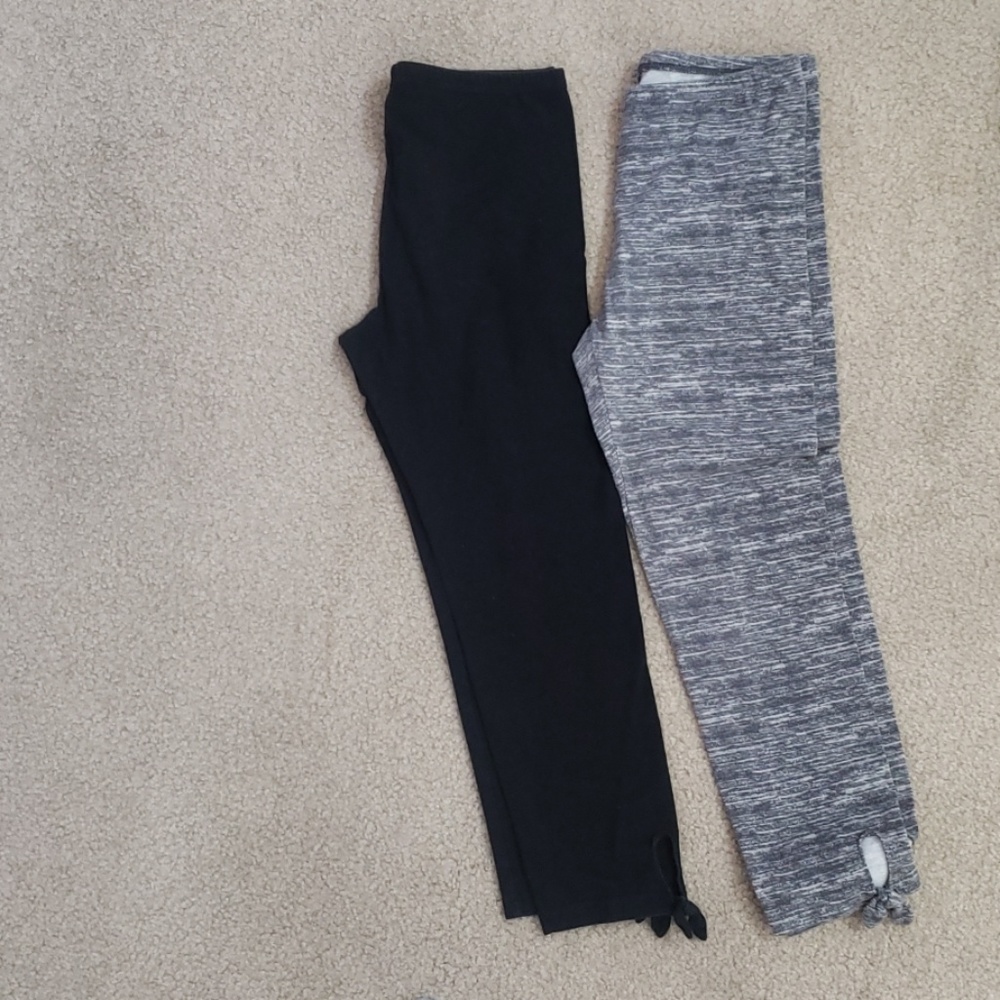 Two pairs capris leggings